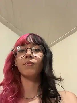 Snapshot of Moon_ chatting on April 15, 2026, 9:26 pm Moon online show from April 15, 2026, 9:26 pm