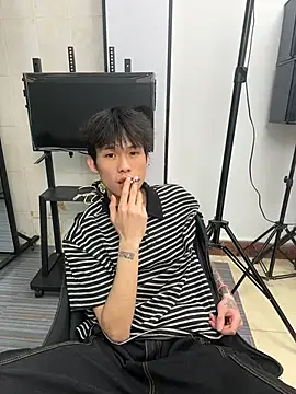 zzzzppp3 online show from May 6, 2026, 1:59 pm