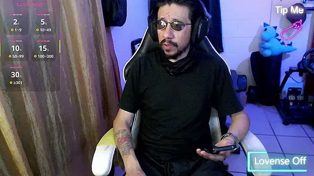 Snapshot of IASuarezV chatting on May 19, 2026, 5:36 am IASuarezV online show from May 19, 2026, 5:36 am