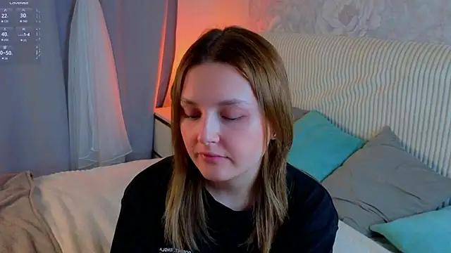 LorriMonz online show from July 6, 2026, 1:45 am