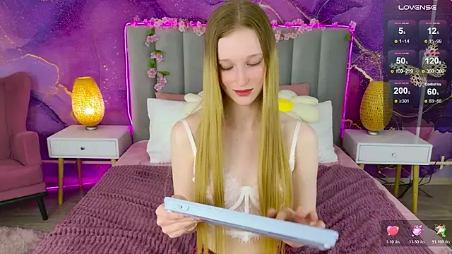 Mollydollzz online show from April 18, 2026, 7:07 pm