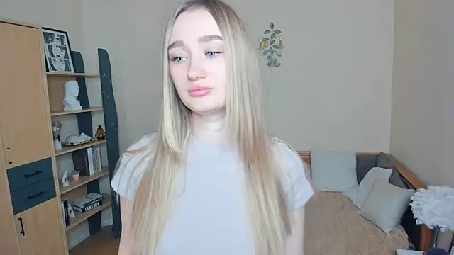 VioletteClaire online show from May 24, 2026, 8:03 am