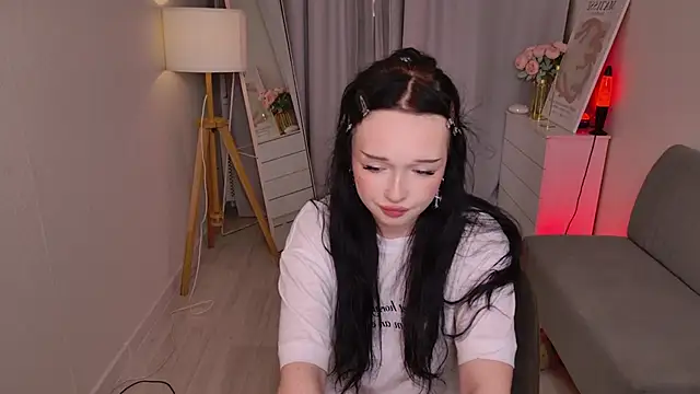 Flora Ray online show from March 25, 2026, 1:54 pm