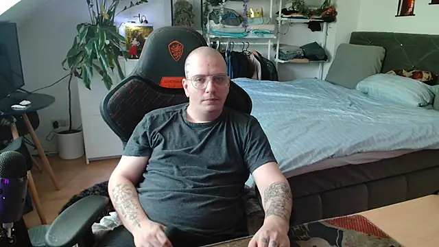 Snapshot of Oderwattboy chatting on May 24, 2026, 8:25 am Oderwattboy online show from May 24, 2026, 8:25 am