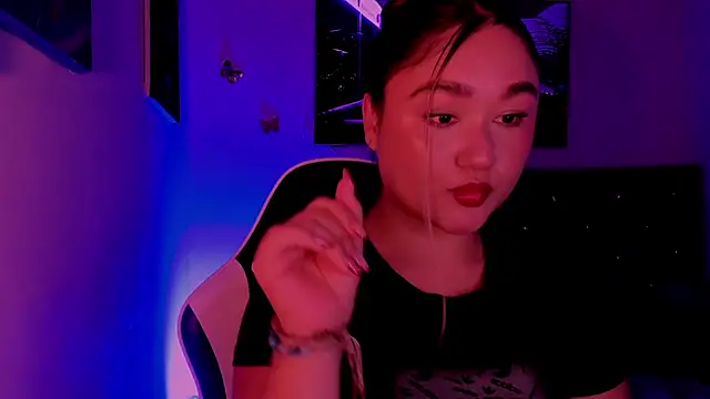 Soouuf  online show from May 3, 2026, 2:27 am