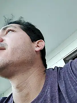 Gabriel leon33 online show from May 18, 2026, 10:03 pm