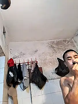 Snapshot of Tinh_love chatting on April 2, 2026, 12:01 pm Tinh love online show from April 2, 2026, 12:01 pm