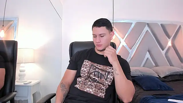 Chriss Diamond online show from April 26, 2026, 8:17 pm