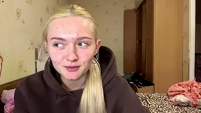 Snapshot of Sophia_Blonde chatting on April 10, 2026, 3:19 pm Sophia Blonde online show from April 10, 2026, 3:19 pm