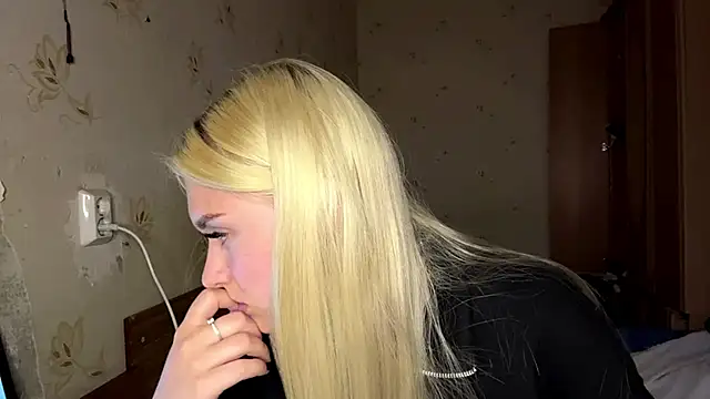 Snapshot of Sophia_Blonde chatting on May 27, 2026, 3:30 pm Sophia Blonde online show from May 27, 2026, 3:30 pm