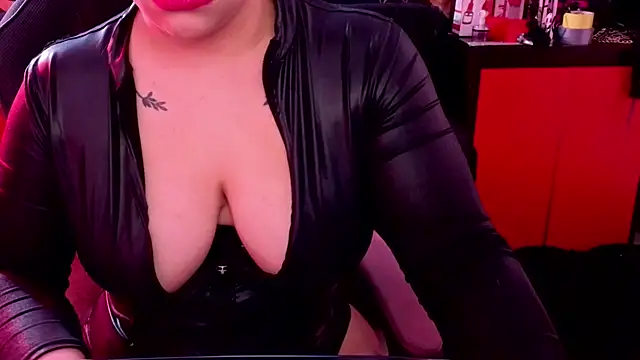 Snapshot of Toy_and_Pain chatting on May 20, 2026, 7:44 pm Toy and Pain online show from May 20, 2026, 7:44 pm