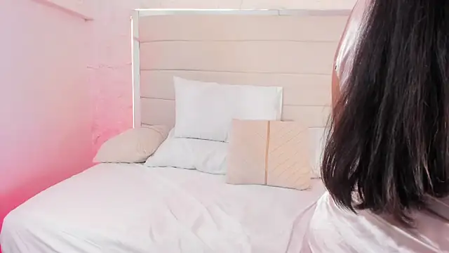 Snapshot of MiaDancen chatting on March 27, 2026, 8:26 am MiaDancen online show from March 27, 2026, 8:26 am