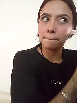 Snapshot of AuroraaMoonn chatting on April 5, 2026, 11:11 pm AuroraaMoonn online show from April 5, 2026, 11:11 pm