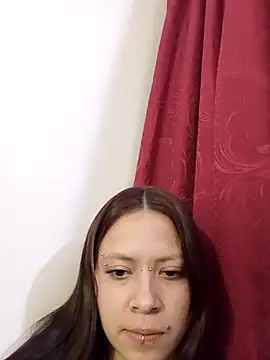 Snapshot of AuroraaMoonn chatting on April 2, 2026, 11:44 pm AuroraaMoonn online show from April 2, 2026, 11:44 pm