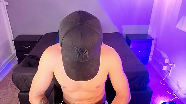 Erick  1 online show from May 7, 2026, 5:11 am