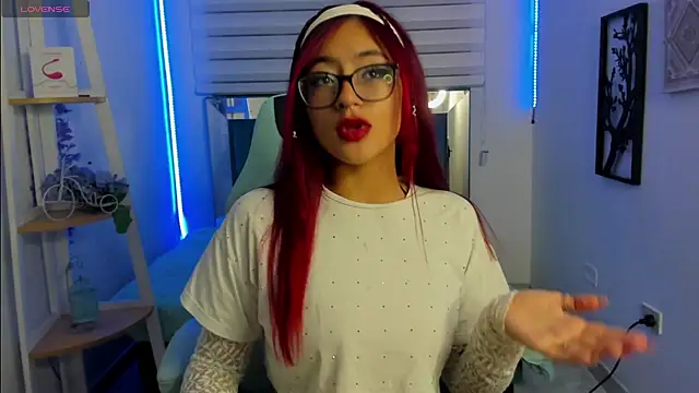 Sara Red X online show from June 17, 2026, 3:28 am
