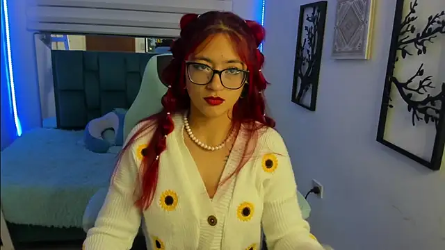 Sara Red X online show from June 14, 2026, 3:19 am