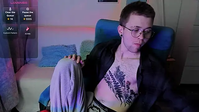 Snapshot of Thomas_Norton chatting on May 6, 2026, 8:35 pm Thomas Norton online show from May 6, 2026, 8:35 pm
