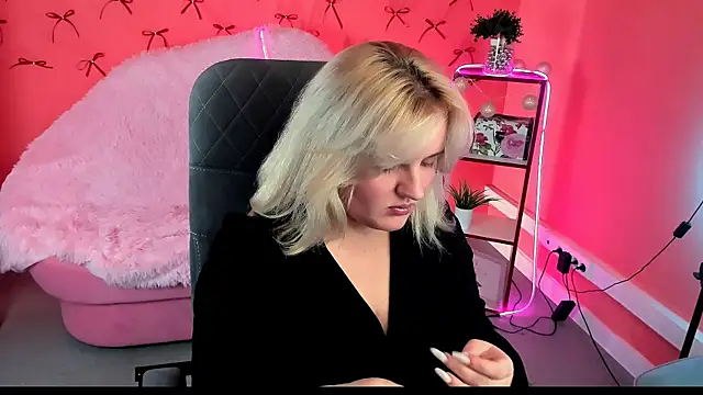 KathyBriggs online show from June 26, 2026, 5:24 am