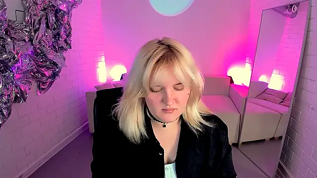 KathyBriggs online show from June 17, 2026, 5:07 am
