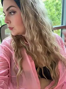 Blonde Cougar online show from June 3, 2026, 2:33 pm