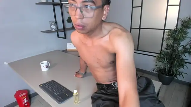 Snapshot of mike_salaz chatting on March 27, 2026, 8:26 am mike salaz online show from March 27, 2026, 8:26 am