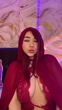 SweetLittleRed online show from April 22, 2026, 3:46 am