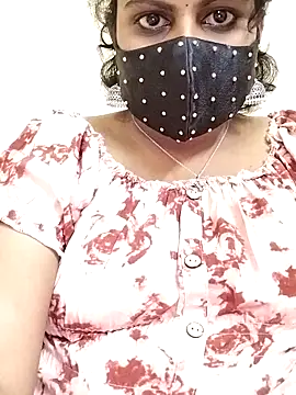 Snapshot of honeyflowerr chatting on March 26, 2026, 9:35 pm honeyflowerr online show from March 26, 2026, 9:35 pm