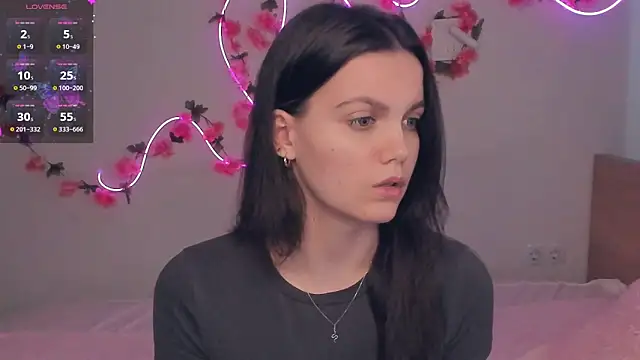 JuliannPaysour online show from May 14, 2026, 7:38 am