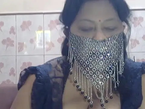 SweetRashii online show from July 18, 2026, 7:39 am