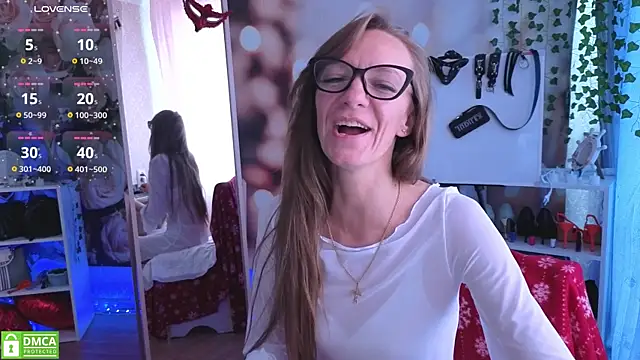 jesica mooonn online show from June 8, 2026, 4:24 am
