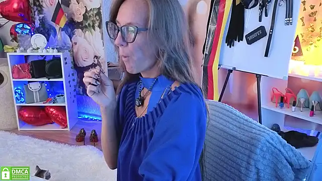 jesica mooonn online show from June 25, 2026, 3:26 am