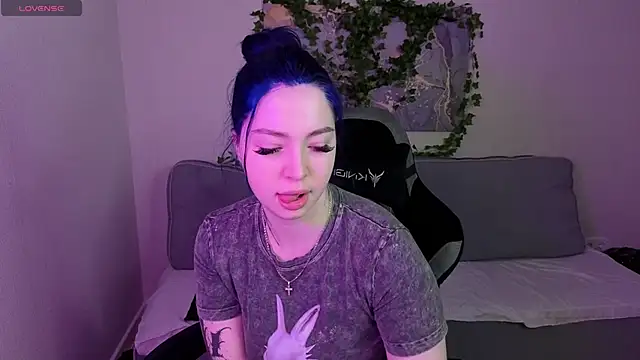 honey cherrry online show from June 2, 2026, 1:38 am
