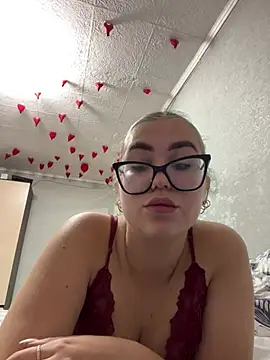 Snapshot of MissAuroraX chatting on May 16, 2026, 10:42 pm MissAuroraX online show from May 16, 2026, 10:42 pm