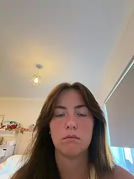 LolaSkyee online show from June 26, 2026, 6:52 am