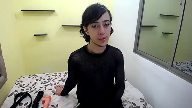 romina white18 online show from May 13, 2026, 6:42 am