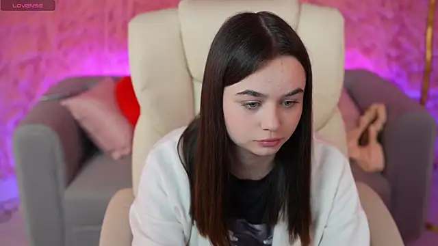 LeslyPeach  online show from March 27, 2026, 2:07 pm