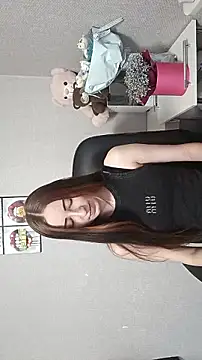 Linda Mur  online show from April 3, 2026, 5:47 am