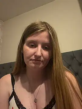 Snapshot of shannonlouisex chatting on March 29, 2026, 6:31 pm shannonlouisex online show from March 29, 2026, 6:31 pm