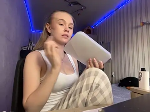 melissashineeee online show from April 9, 2026, 9:37 am