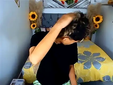 Snapshot of chris_evans77 chatting on April 1, 2026, 1:12 pm chris evans77 online show from April 1, 2026, 1:12 pm