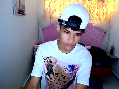 Snapshot of chris_evans77 chatting on April 6, 2026, 12:17 pm chris evans77 online show from April 6, 2026, 12:17 pm