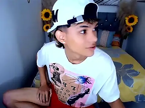 Snapshot of chris_evans77 chatting on March 31, 2026, 12:51 pm chris evans77 online show from March 31, 2026, 12:51 pm