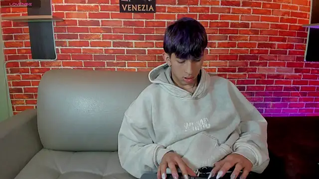 Tommy Fox online show from August 6, 2026, 3:56 am