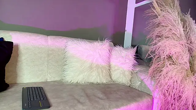 Zoee 8 online show from May 25, 2026, 2:49 pm