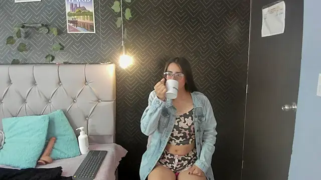 Angela Basseth online show from May 25, 2026, 9:02 pm