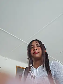 Pretty karol online show from May 25, 2026, 12:37 pm