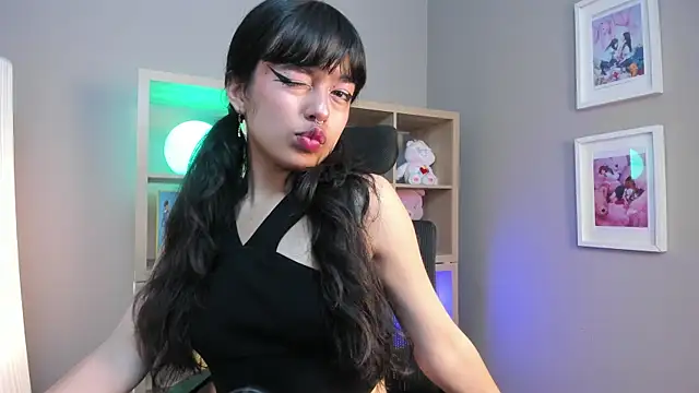 Saphyralux online show from May 27, 2026, 9:55 pm