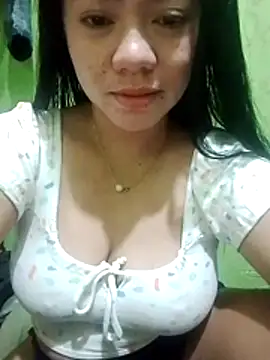 Snapshot of sweety_honey27 chatting on April 17, 2026, 6:33 pm sweety honey27 online show from April 17, 2026, 6:33 pm