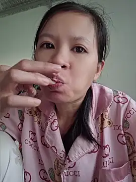 hanameo online show from April 26, 2026, 1:47 am